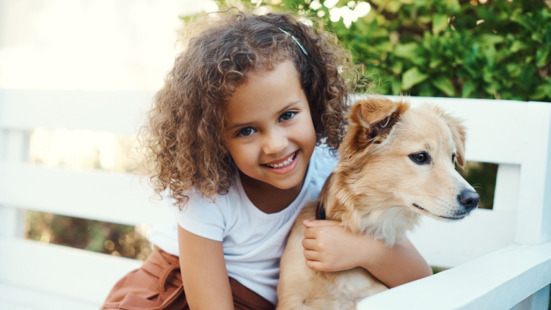 Acto de bondad de niña hacia su mascota