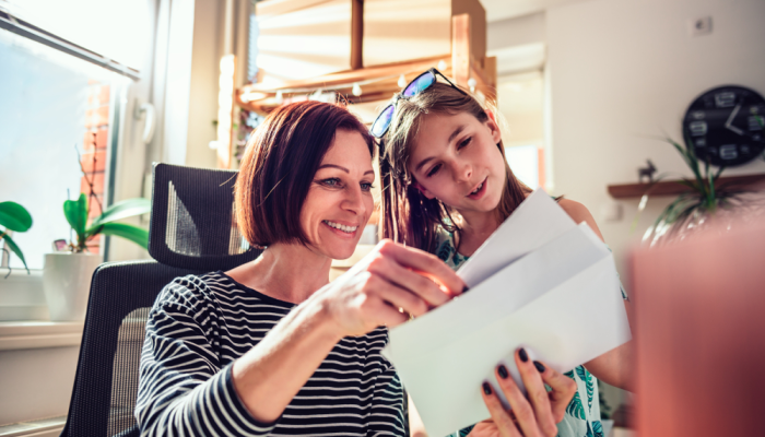 Mamá lee carta a hija adolescente