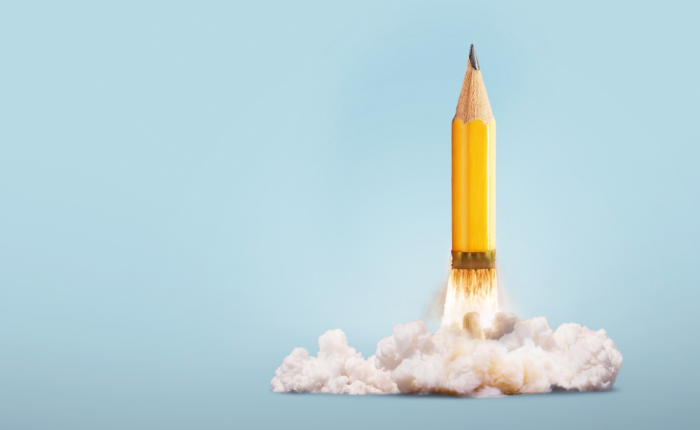 Lápiz que funciona como cohete, despegando