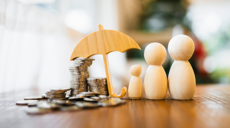 Concepto de emprendimiento para niños con figuras de madera