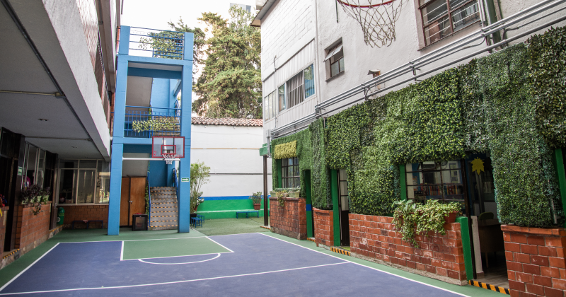 Interior de primaria de paga, Greenland, en CDMX