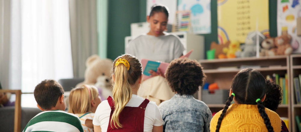 Niños aprenden con gusto por la escuela