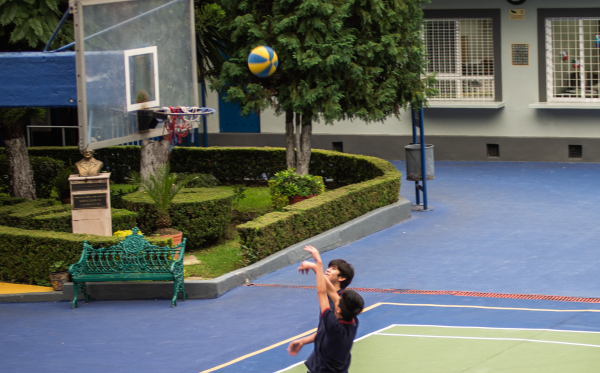 Basquetbolistas de Escuela Mexicana Americana