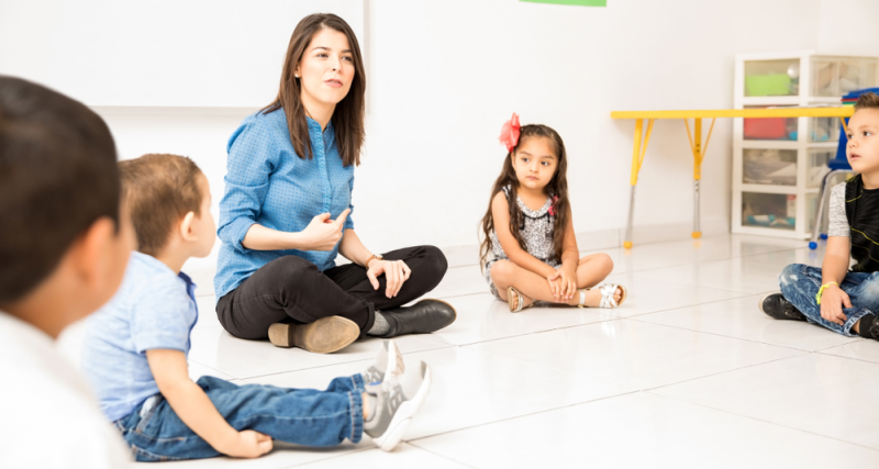 Clase de preescolar en CDMX con maestra dinámica